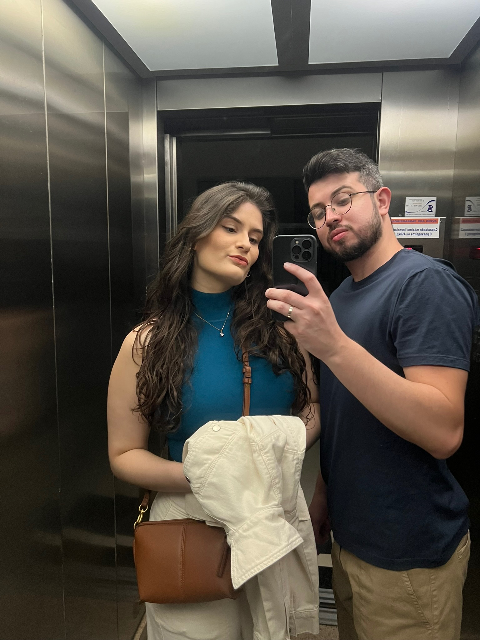 Letícia e Tsunoda no elevador